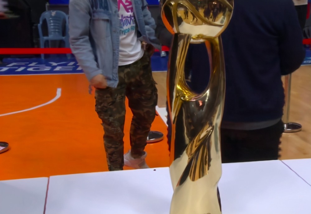 红蓝空前对决,冠军奖杯何处归?的简单介绍 红蓝空前对决,冠军奖杯何处归?的简单介绍