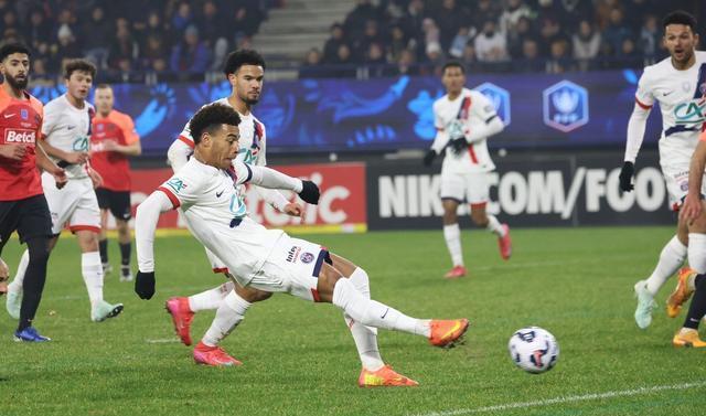 巴黎圣日耳曼再次获胜,榜首保持不变 巴黎圣日耳曼再次获胜,榜首保持不变