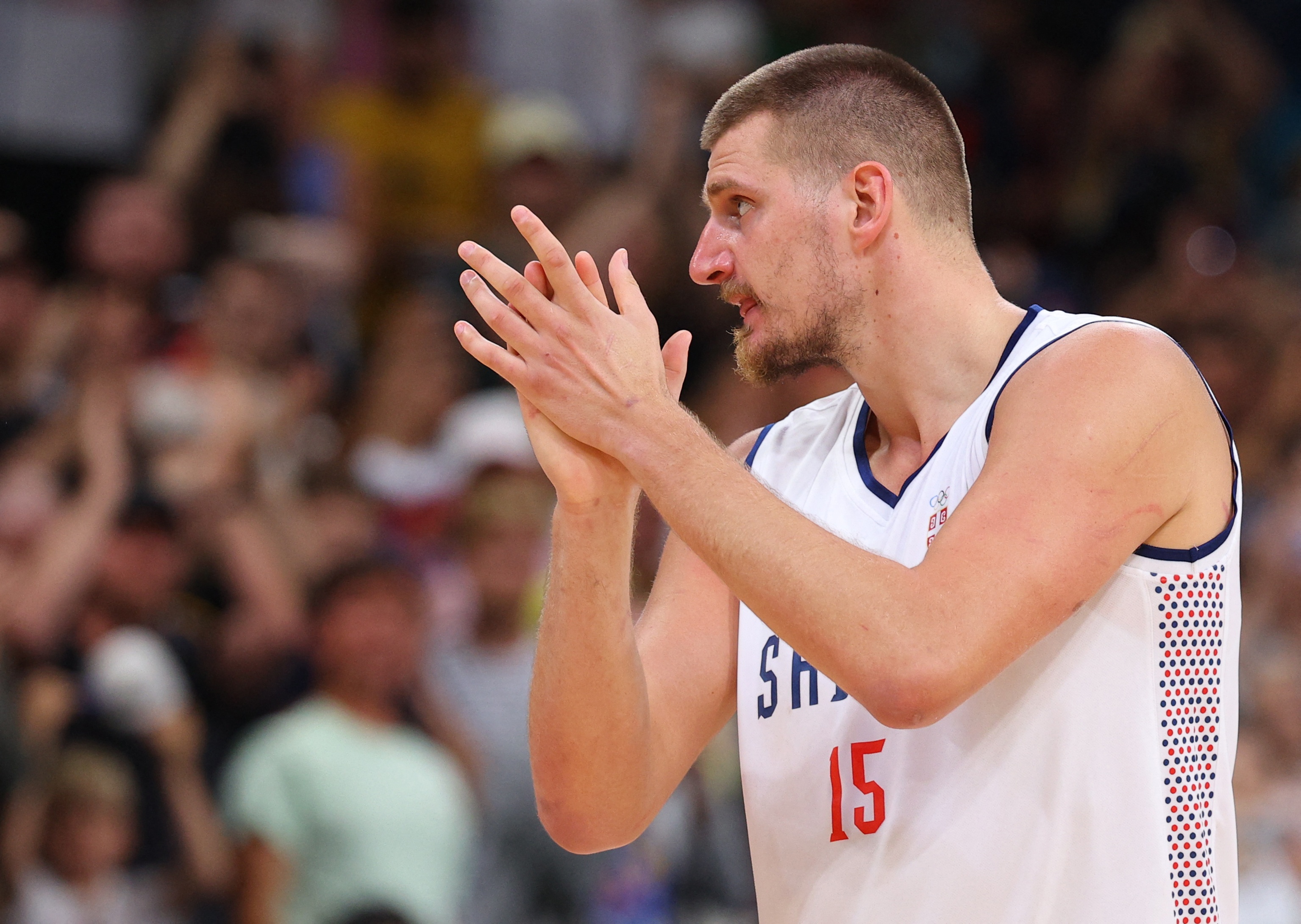 包含塞尔维亚球队遗憾失利，球员沮丧的词条