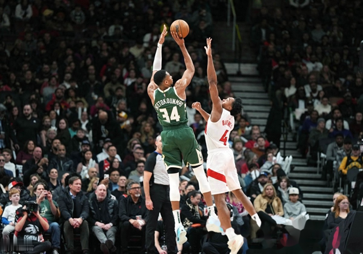 雄鹿客场胜马刺,实力得到认可 雄鹿客场胜马刺,实力得到认可