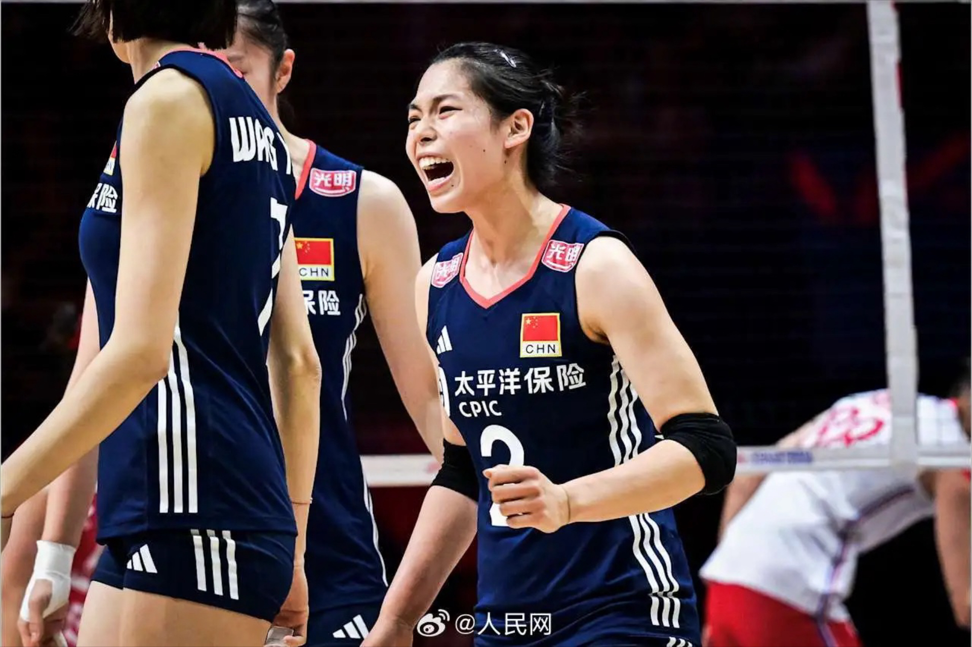 排球女子半决赛:中国队逆转取胜 排球女子半决赛:中国队逆转取胜