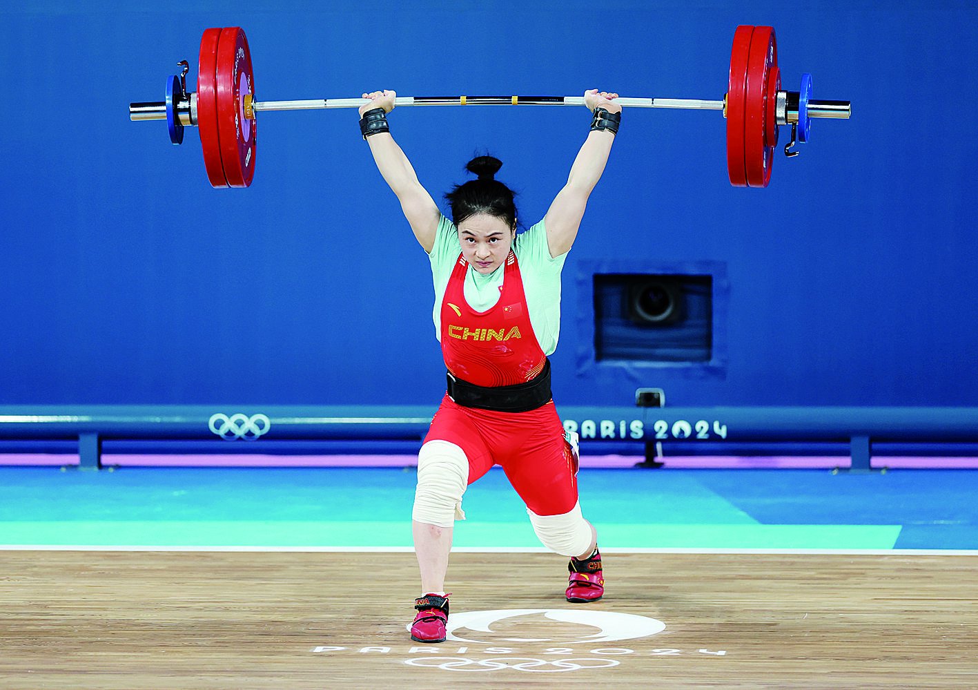 关于举重比赛场面火爆,中国选手力压群雄的信息 关于举重比赛场面火爆,中国选手力压群雄的信息