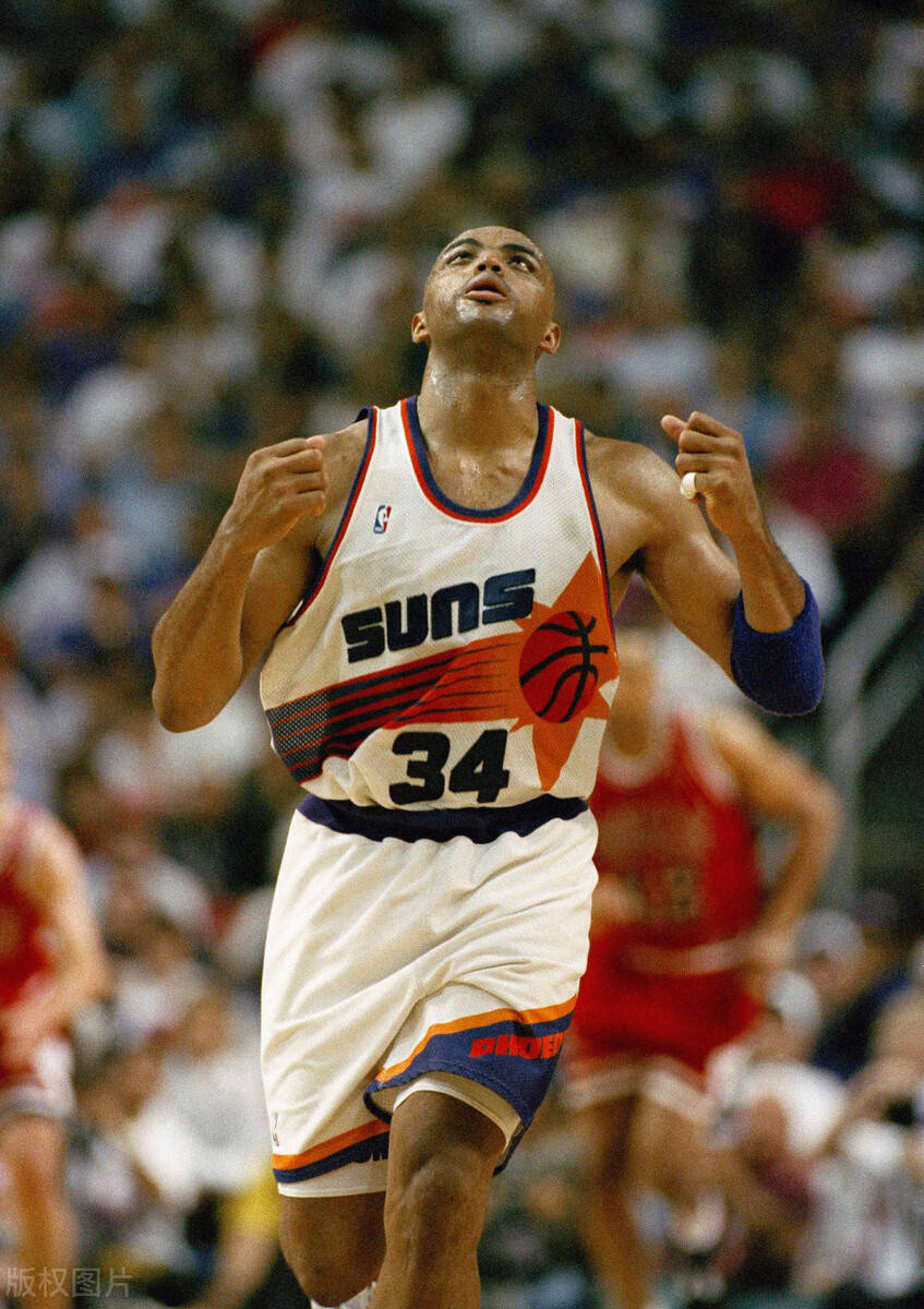 包含尤文图斯官方确认签下巴克利，加强中场实力的词条