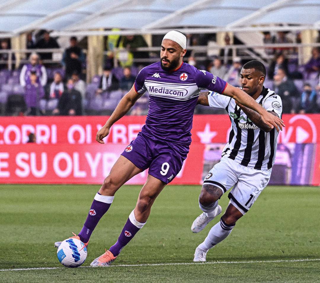 包含佛罗伦萨主场战胜桑普多利亚，取得关键胜利的词条