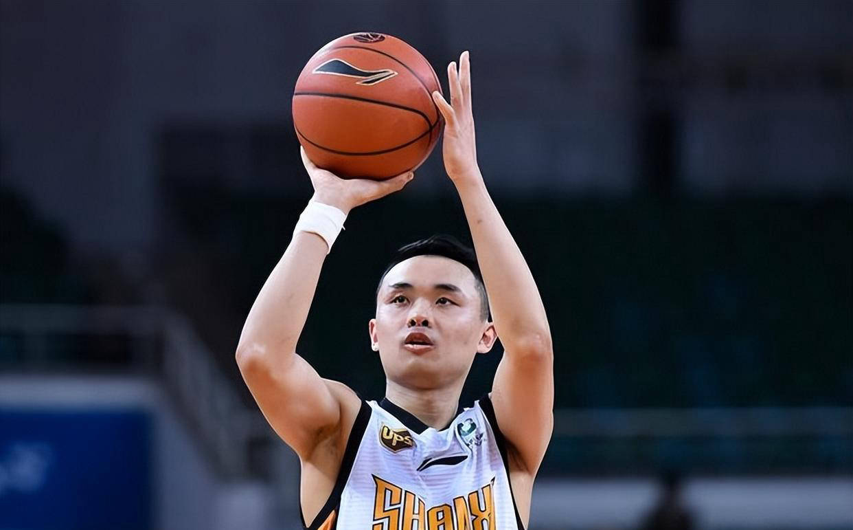 山西男篮在比赛中展现出强大的实力