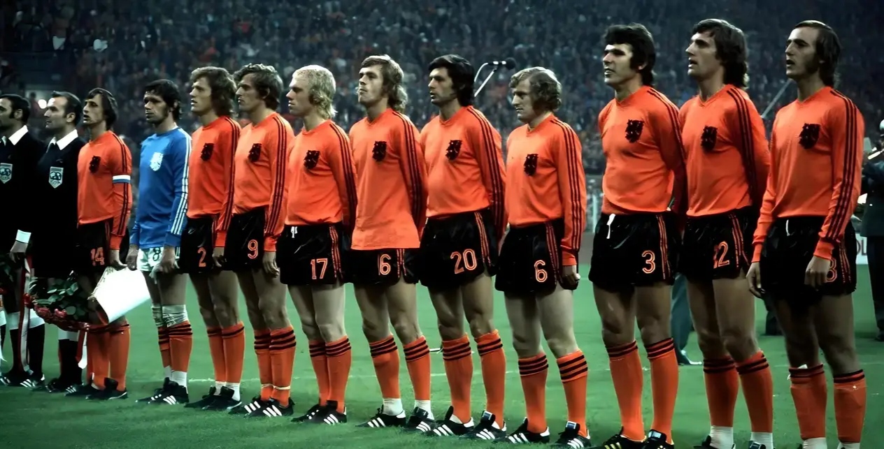 荷兰足球队再次晋级