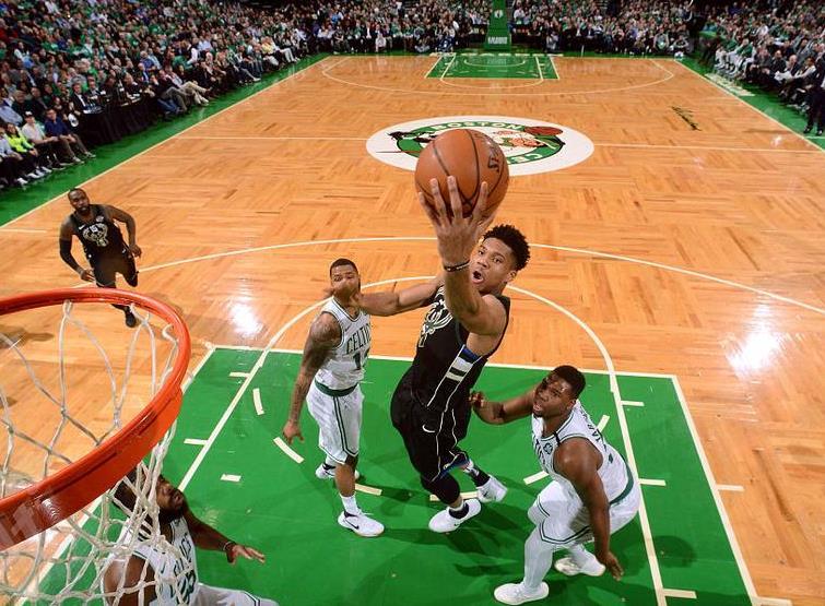 凯尔特人碾压猛龙,德罗赞刷新纪录 凯尔特人碾压猛龙,德罗赞刷新纪录