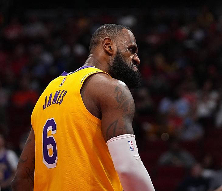 湖人队状况未明詹姆斯表示要全力以赴