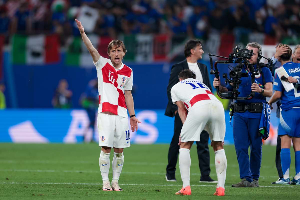 克罗地亚鏖战波兰，穆勒带队取胜