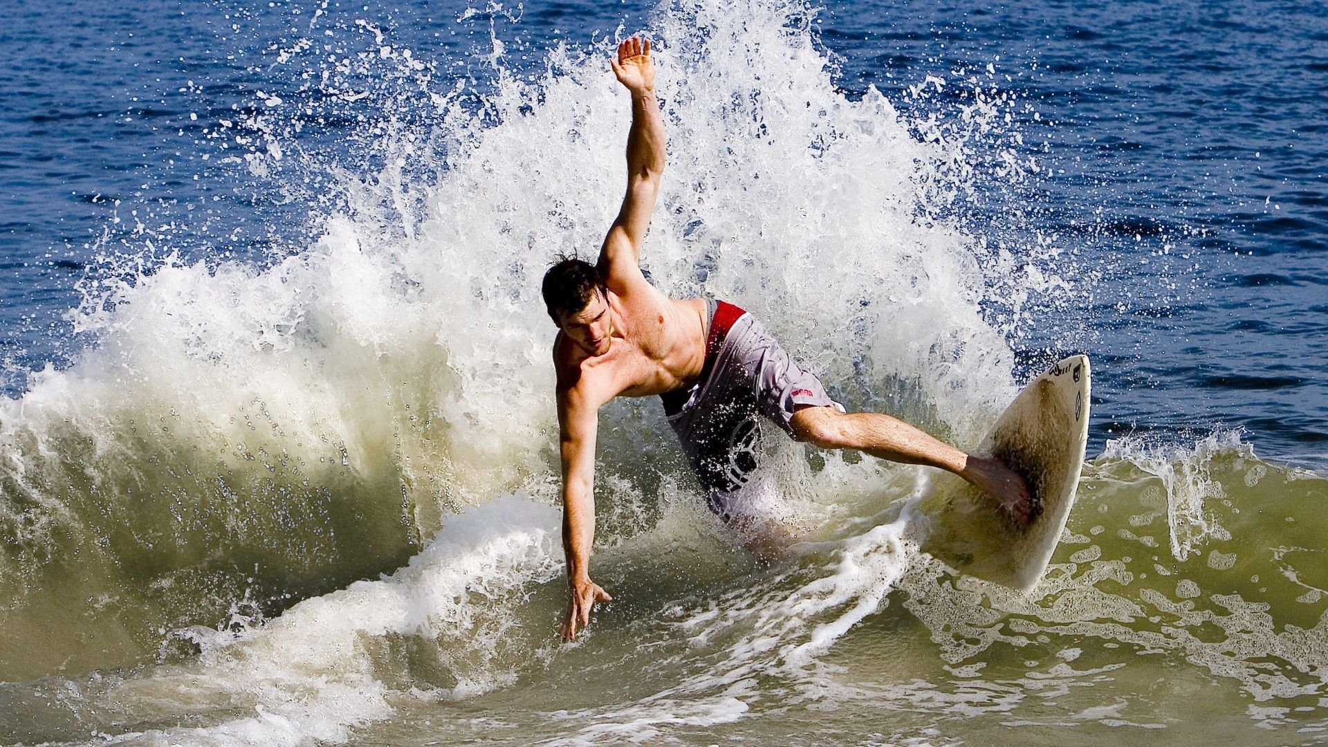 从诺坎普到非洲雄狮—格纳布里在巴萨对阵喀麦隆的焦点战中完成自我证明